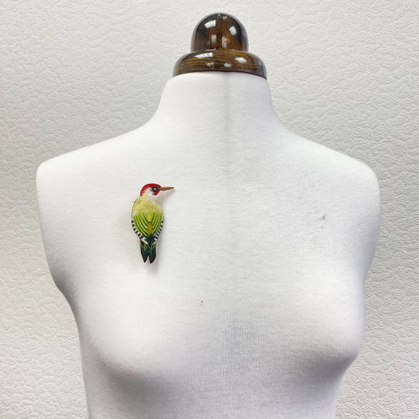 Handcrafted Woodpecker Brooch - A Charming Gift for Bird Enthusiasts