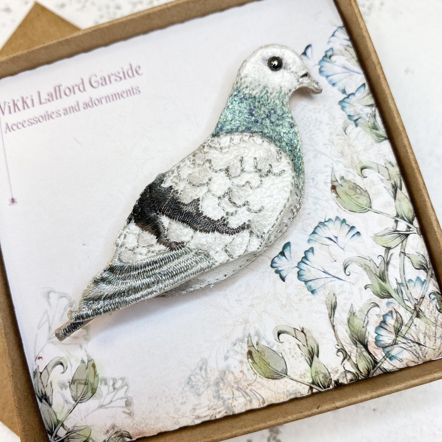 Pigeon brooch bird pin