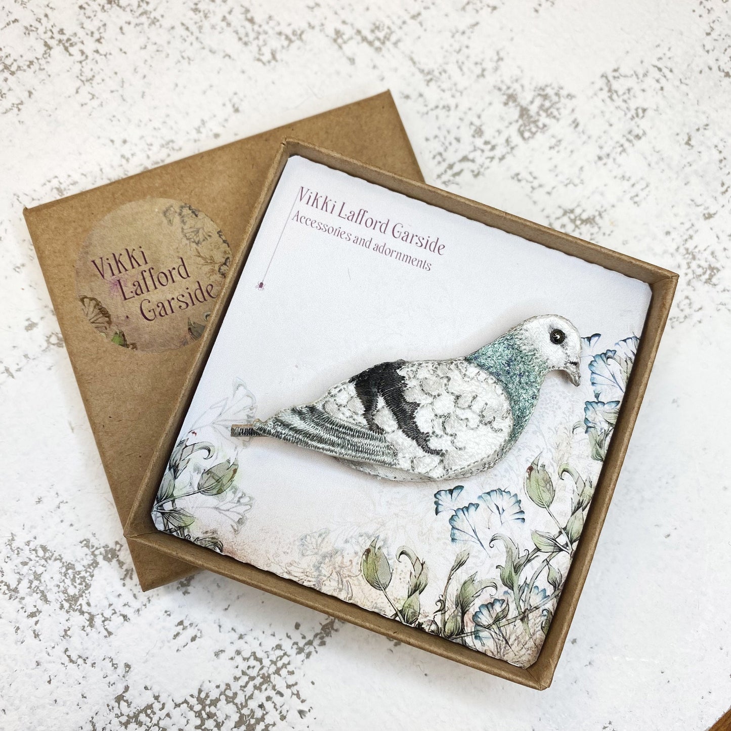 Pigeon brooch bird pin