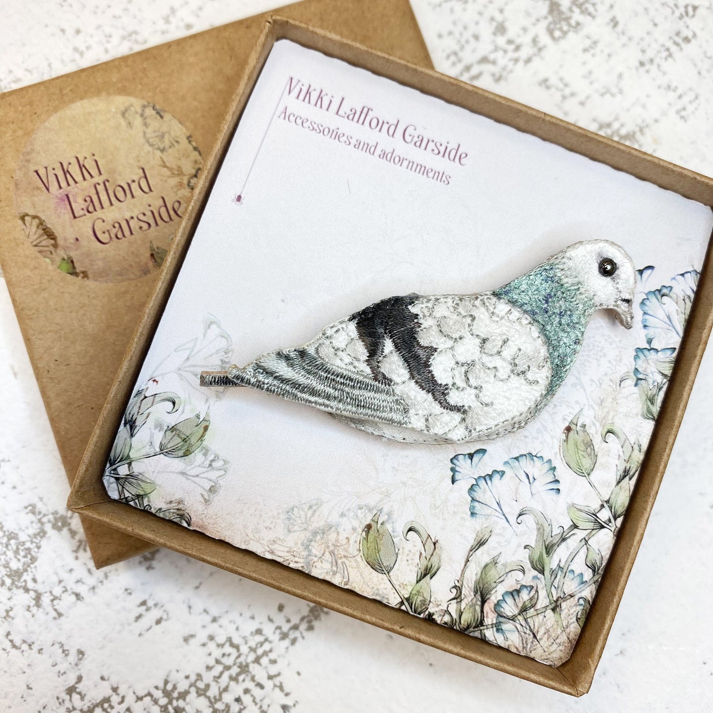 Pigeon brooch bird pin
