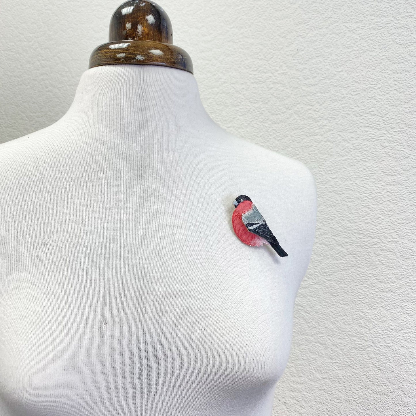 Bullfinch brooch, bird pin
