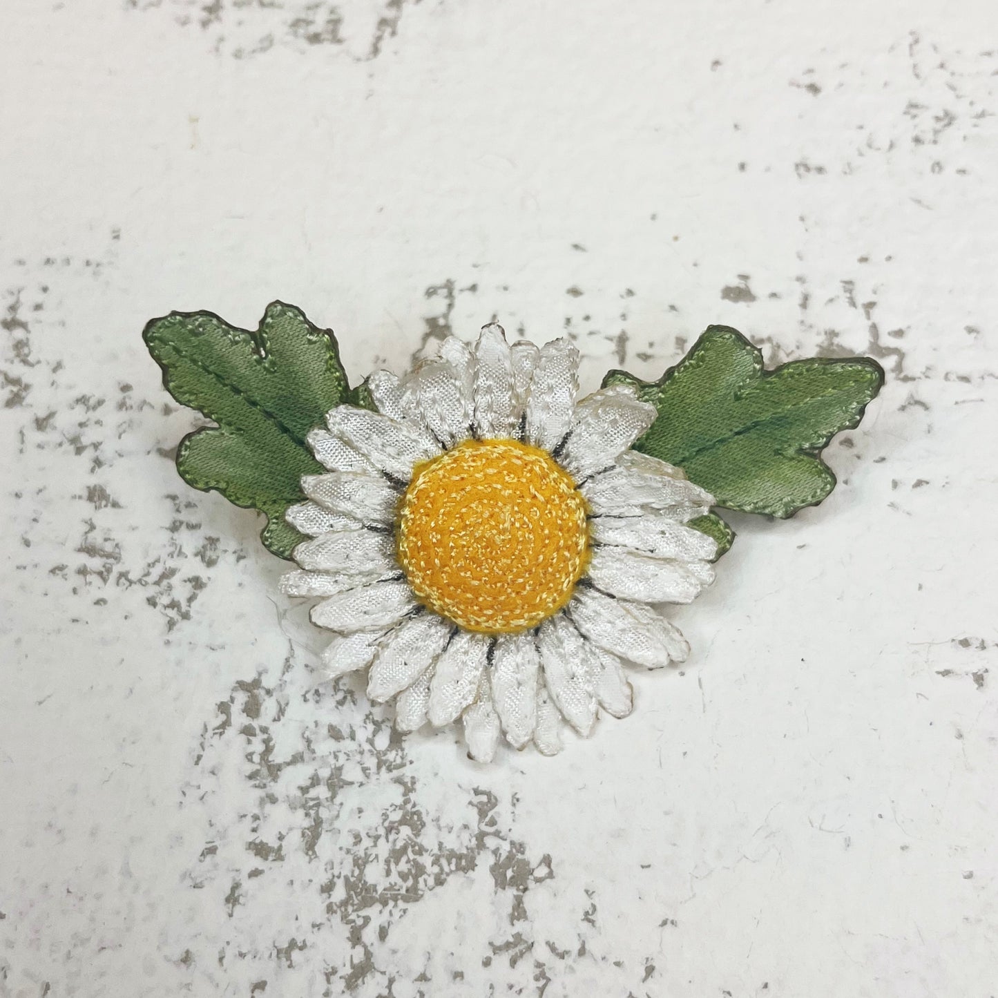 Daisy brooch