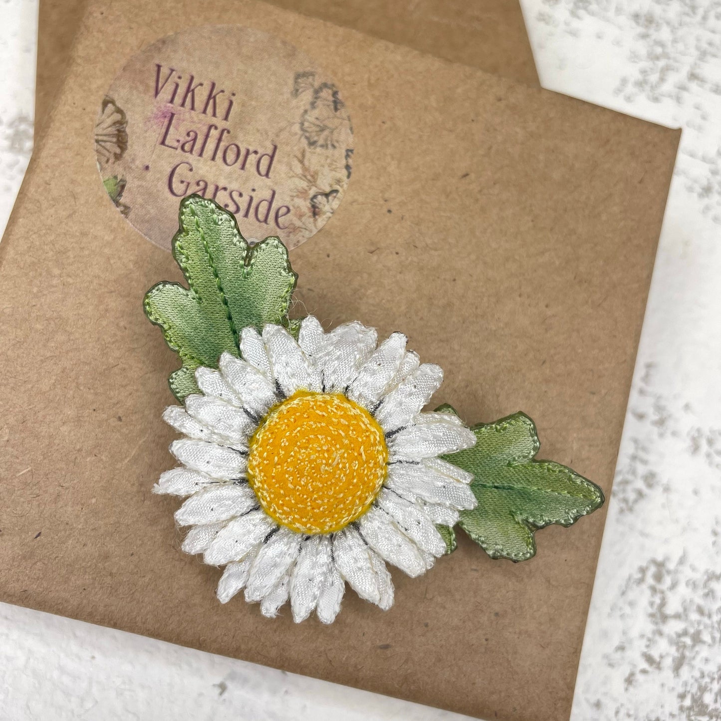 Daisy brooch