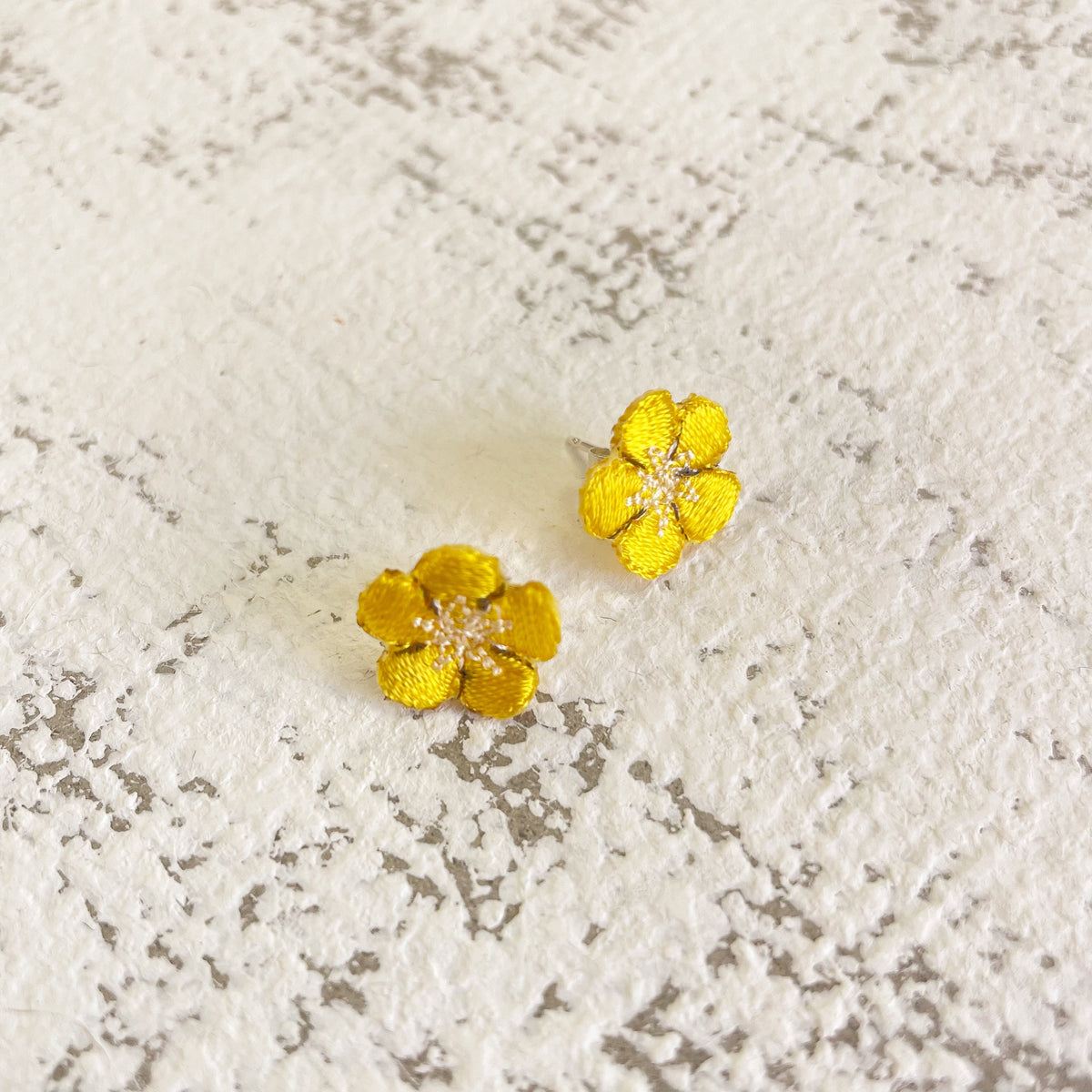 Buttercup stud earrings