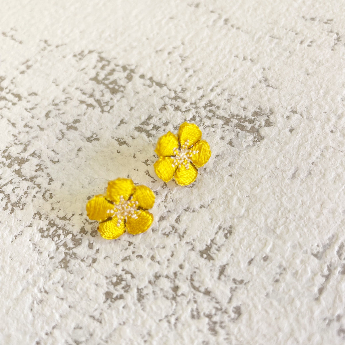 Buttercup stud earrings