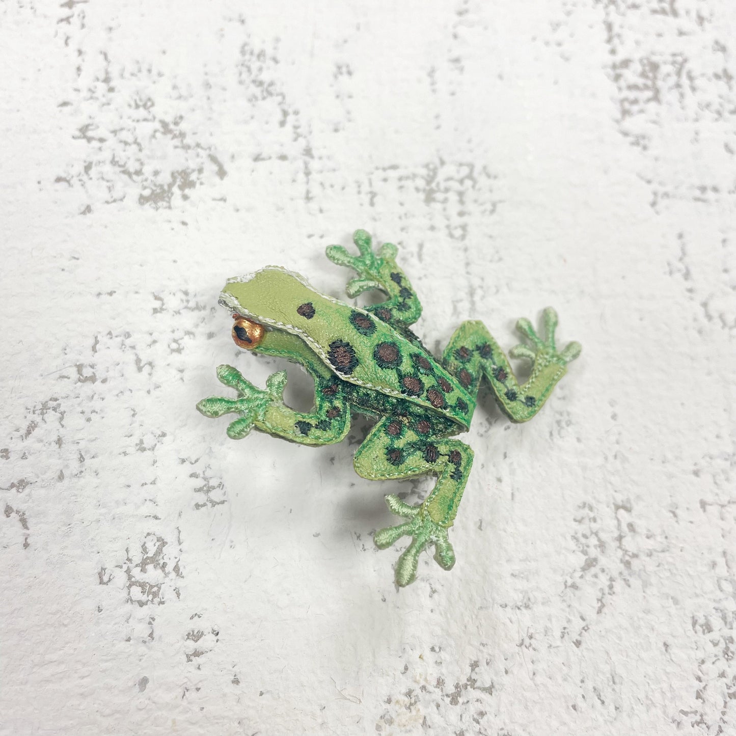 Handcrafted spotted green frog brooch