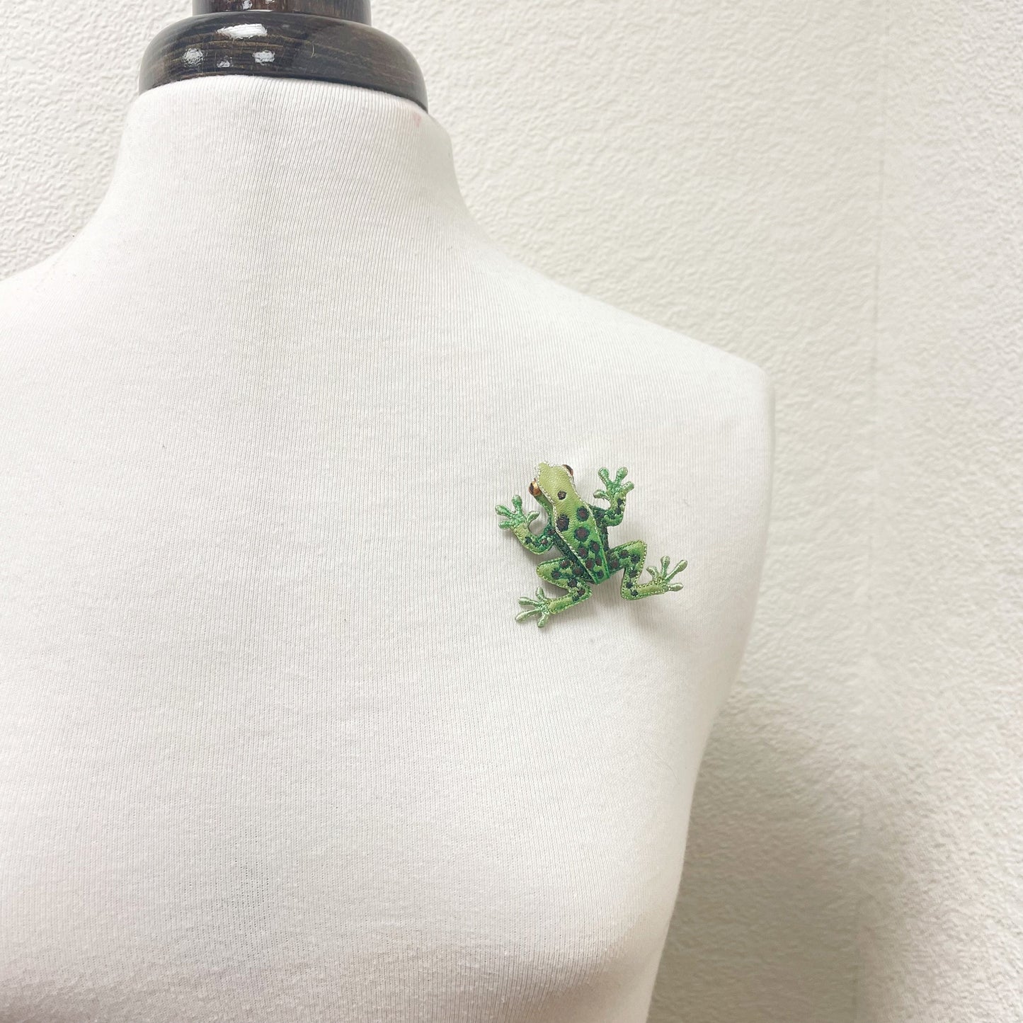 Handcrafted spotted green frog brooch
